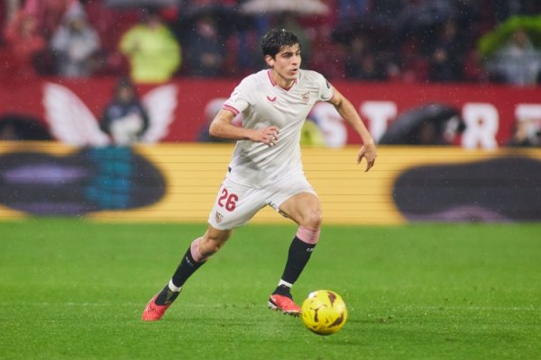 迪马：那不勒斯周三再次为胡安卢报价，有信心和塞维利亚竣事条约