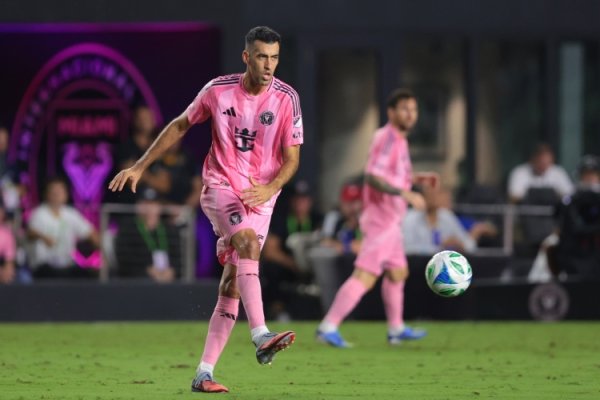 与“千里默巨东谈主”说再会：读懂布斯克茨，方能读懂最深层的足球贤慧