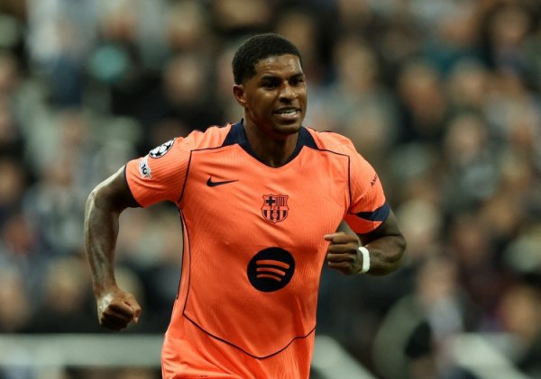 拉什福德本轮比赛紧迫三区触球64次，本赛季西甲单场最多