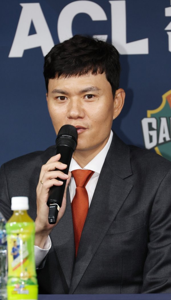 江原FC主帅：因赛程突破未带来最好声势 客战蓉城咱们为取胜而来