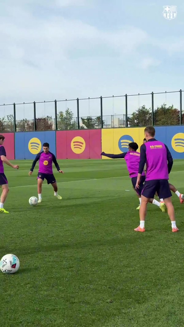 丝滑~巴萨检修场队内抢圈👀眼下纵享丝滑，头顶精准制导