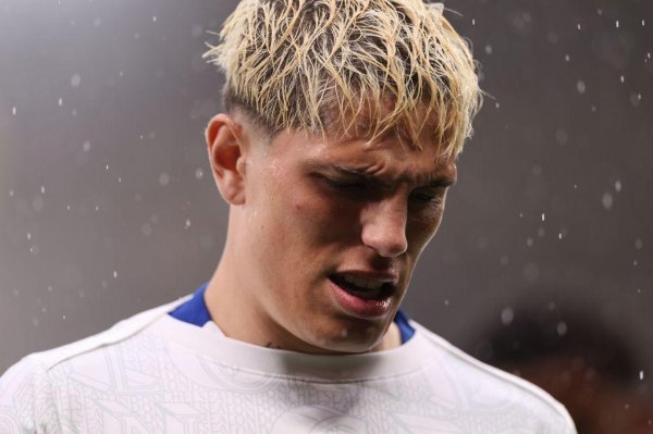 从曼联骄子到全场嘘声！加纳乔重返老特拉福德，争议事件扒不完