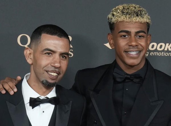 亚马尔父亲：我女儿是天下最好，我合计根底莫得东谈主能与他抗衡