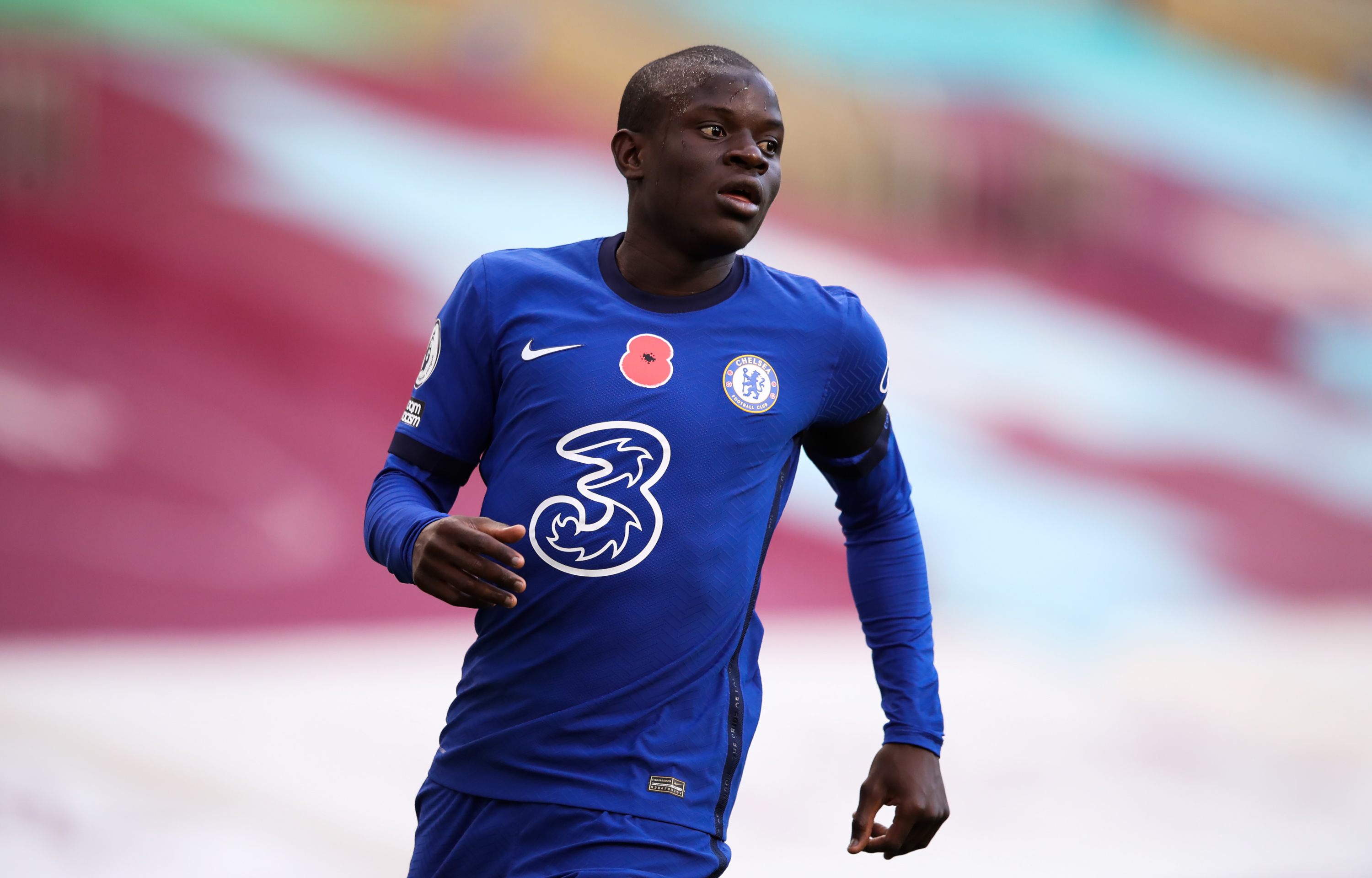 个东谈主才能！阿沃尼伊单挑范登贝尔赫，一条龙破门